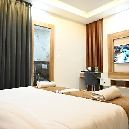 The Janki Hotel Ayodhya Esterno foto