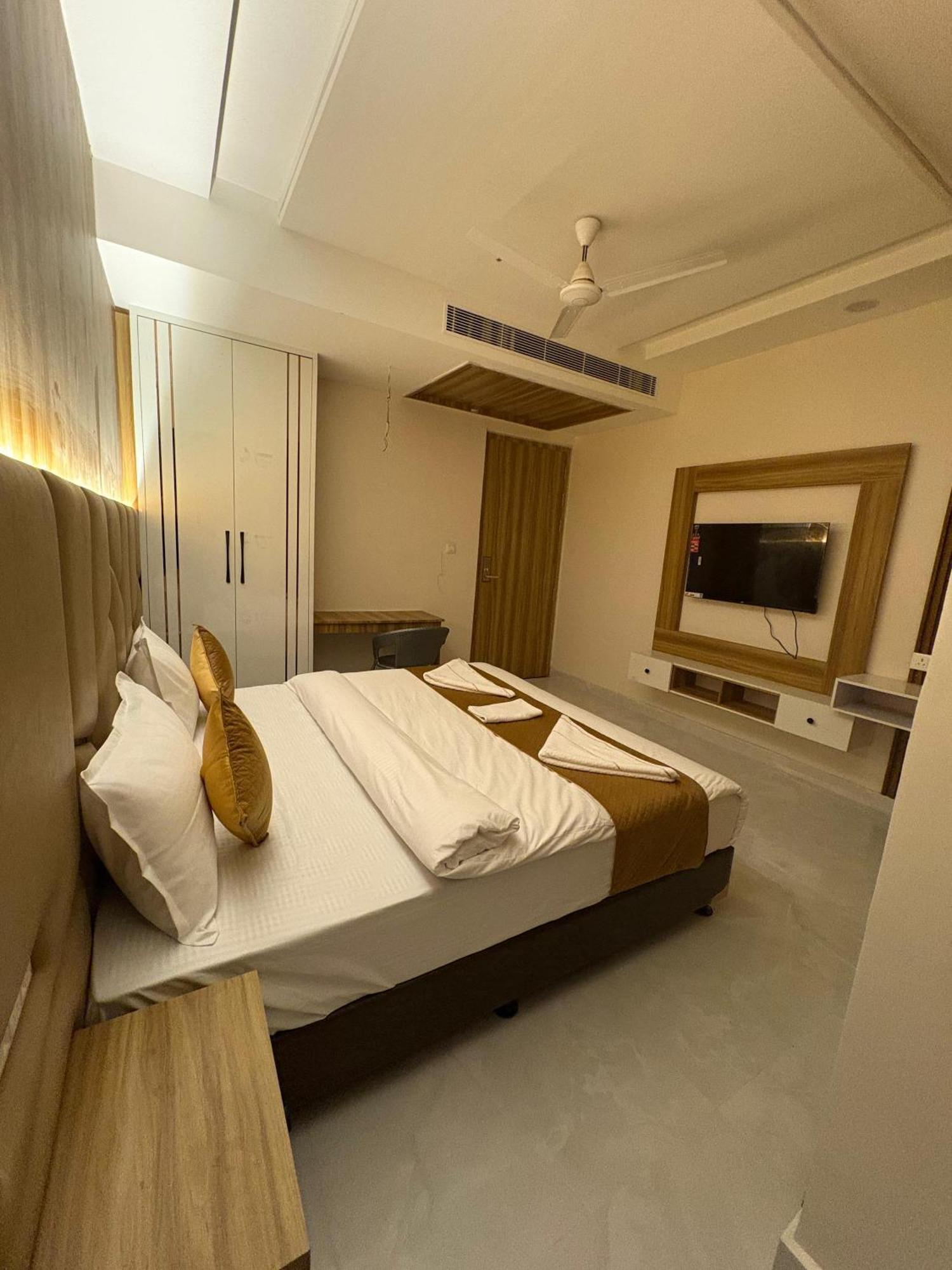 The Janki Hotel Ayodhya Esterno foto